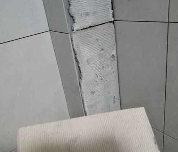 寿宁瓷砖空鼓维修公司分享下厨房瓷砖脱落的补救措施。